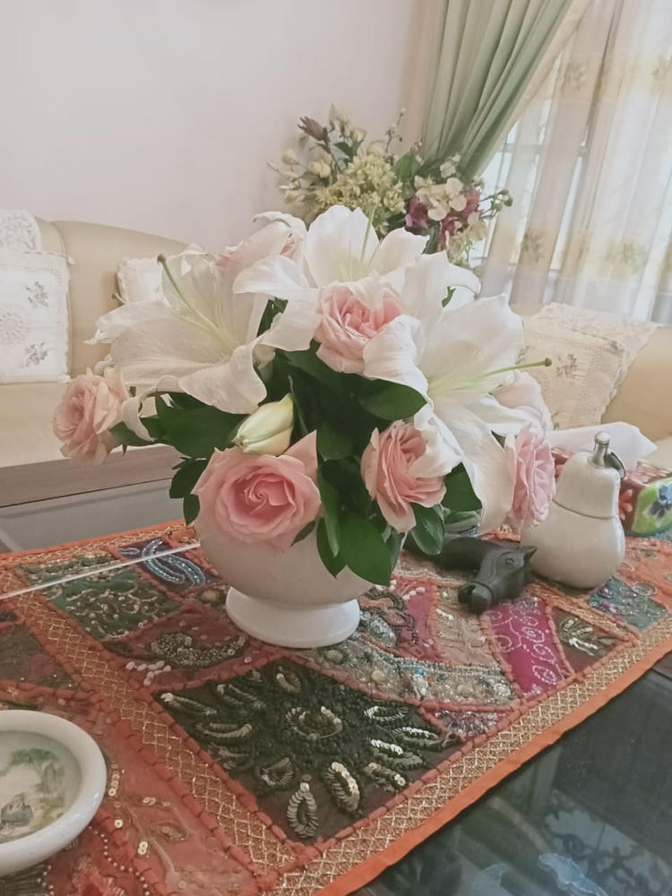 White Lilies And Pink Roses in Vase - Customer Photo From Melinda Rahmayanti