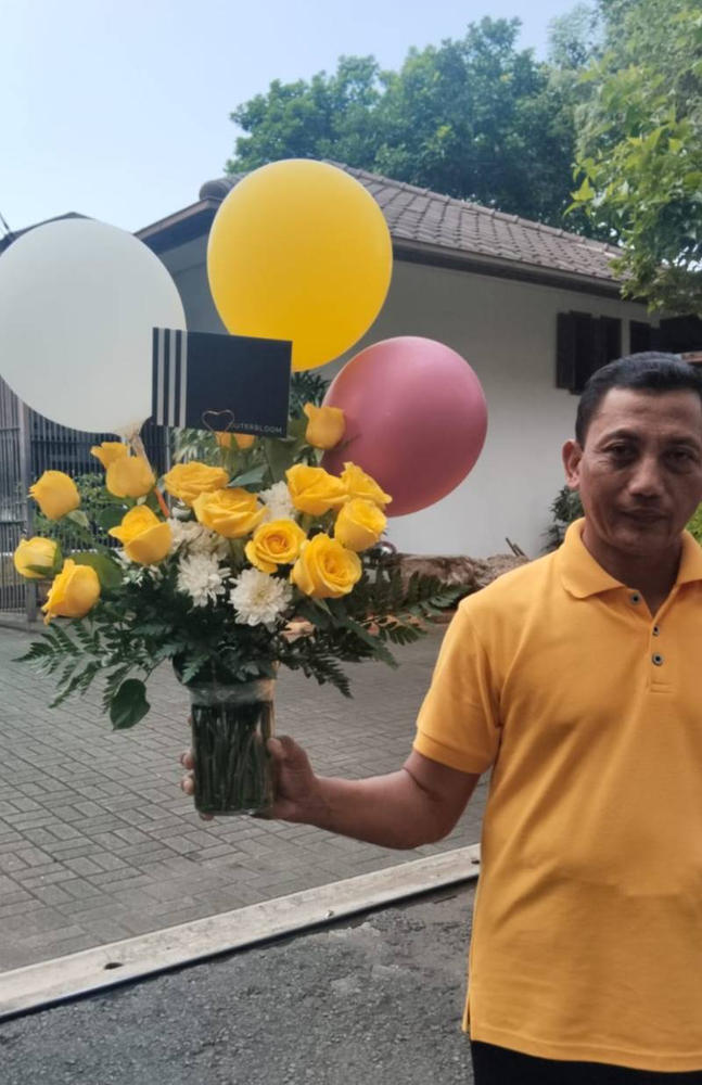 Assortment Of Yellow Rose And White Daisies With Balloons in Vase - Customer Photo From Fariz Harjanto