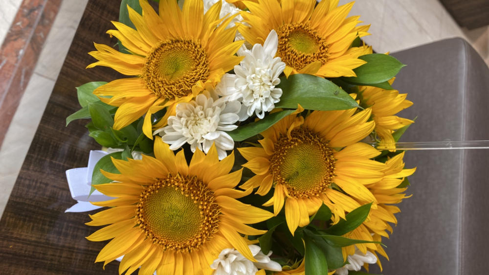 Sunflower Yellow And With White Daisies in Vase - Customer Photo From indriani karlina