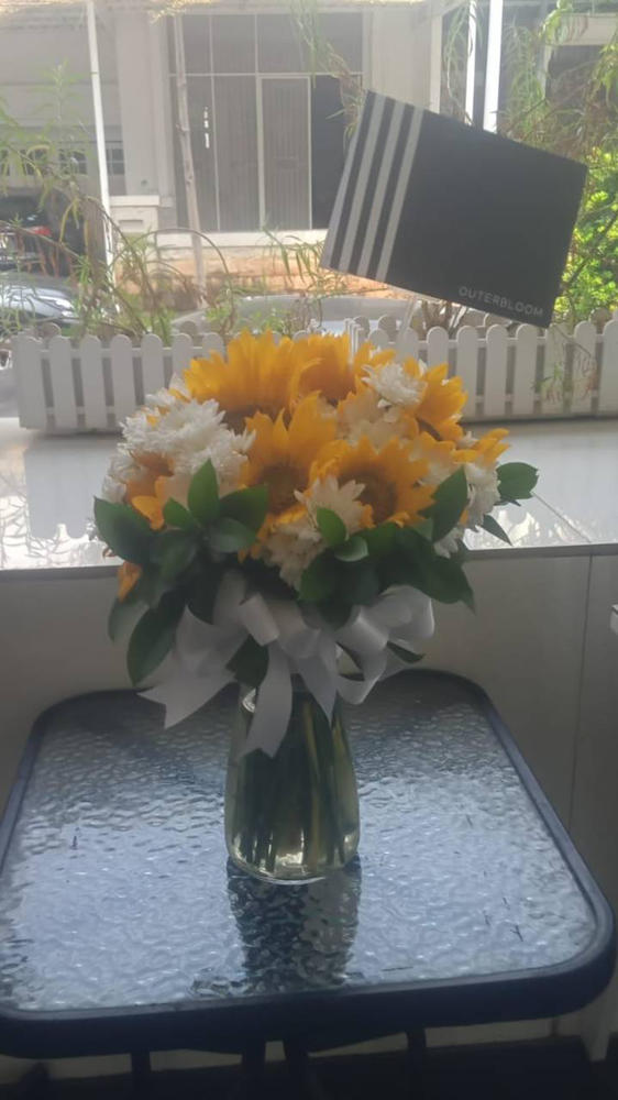 Sunflower Yellow And With White Daisies in Vase - Customer Photo From Yuli Soesanto