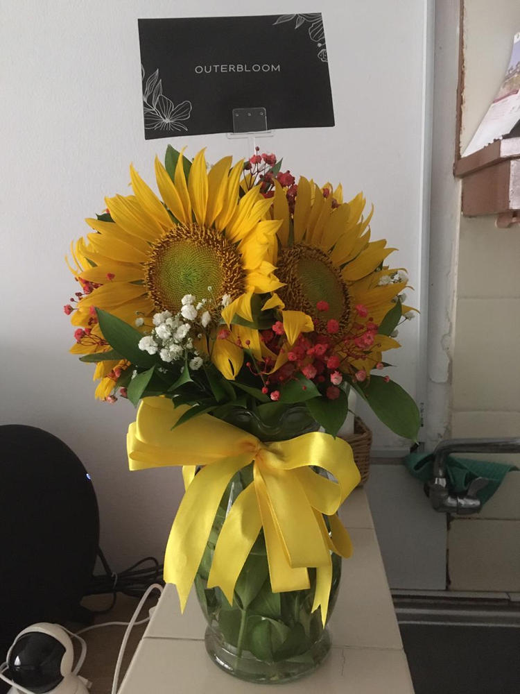 5 Sunflower in Vase - Customer Photo From Wilma Pranoto