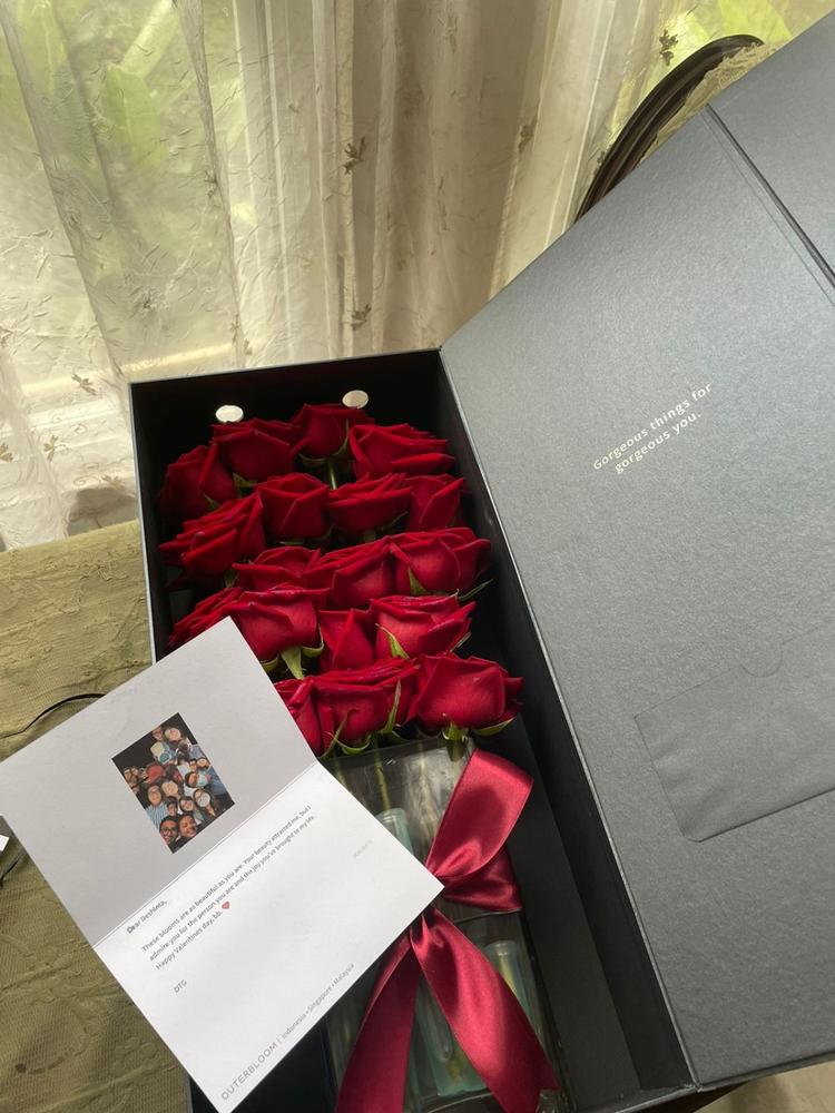 Signature Rose Box Classic Premium - Fiery Red - Customer Photo From Daud Theofilus Gulo