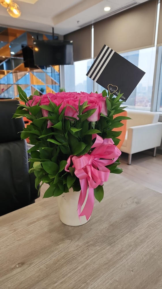 24 Pink Roses in Vase - Customer Photo From BRI 