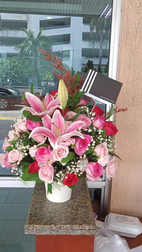 Blush Rose, Lillies  in Vase - Customer Photo From Dedy Sutjiawan