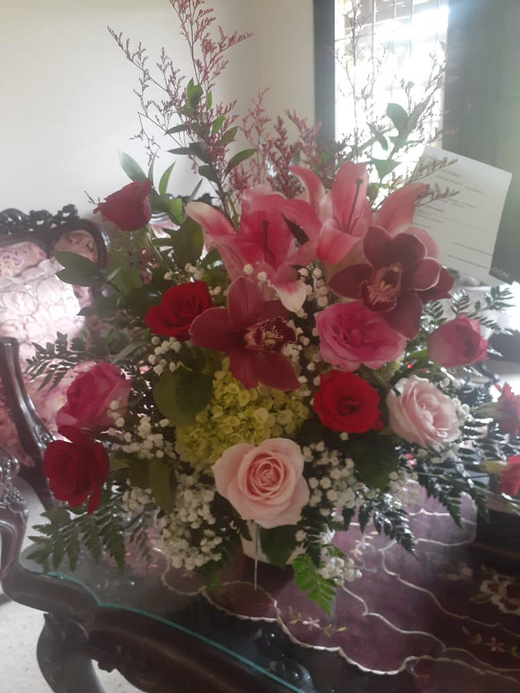 Blush Rose, Lillies  in Vase - Customer Photo From Gionetty Ardisty