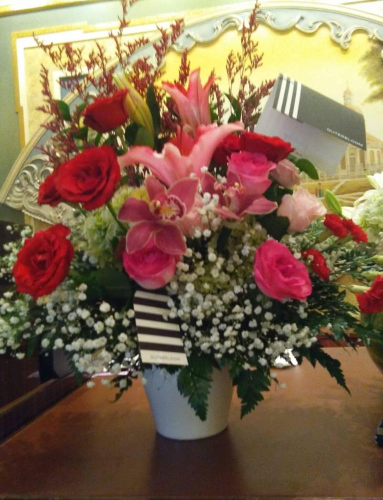 Blush Rose, Lillies  in Vase - Customer Photo From Ricky Arianto