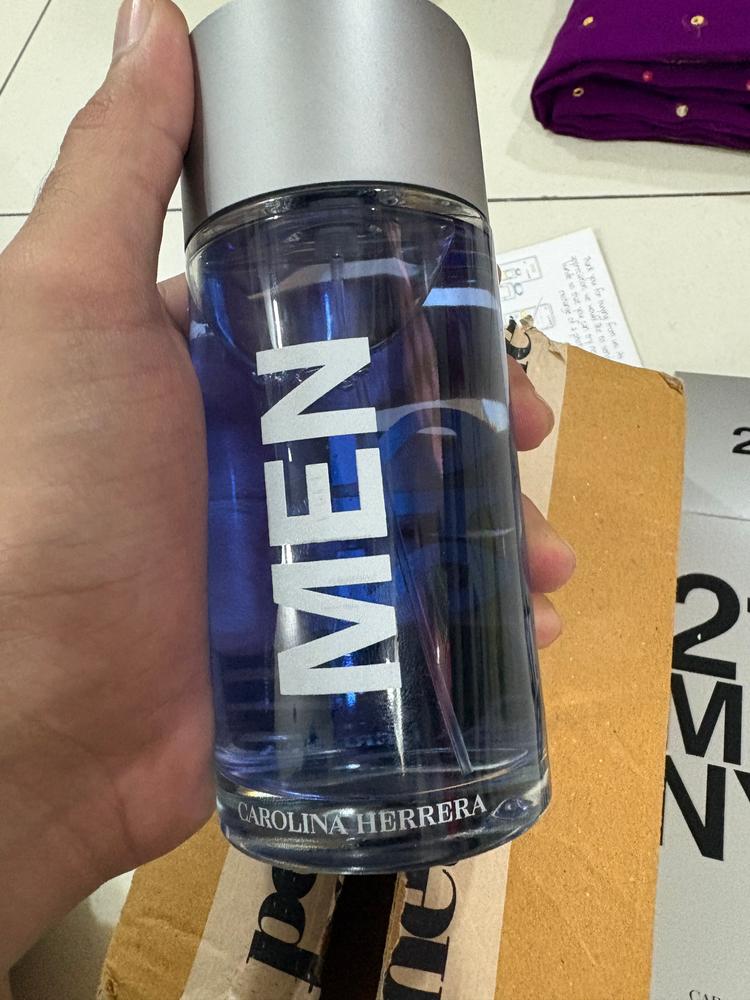 Carolina Herrera 212 NYC Eau de Toilette for Men - Customer Photo From Shivam Zinzuvadiya