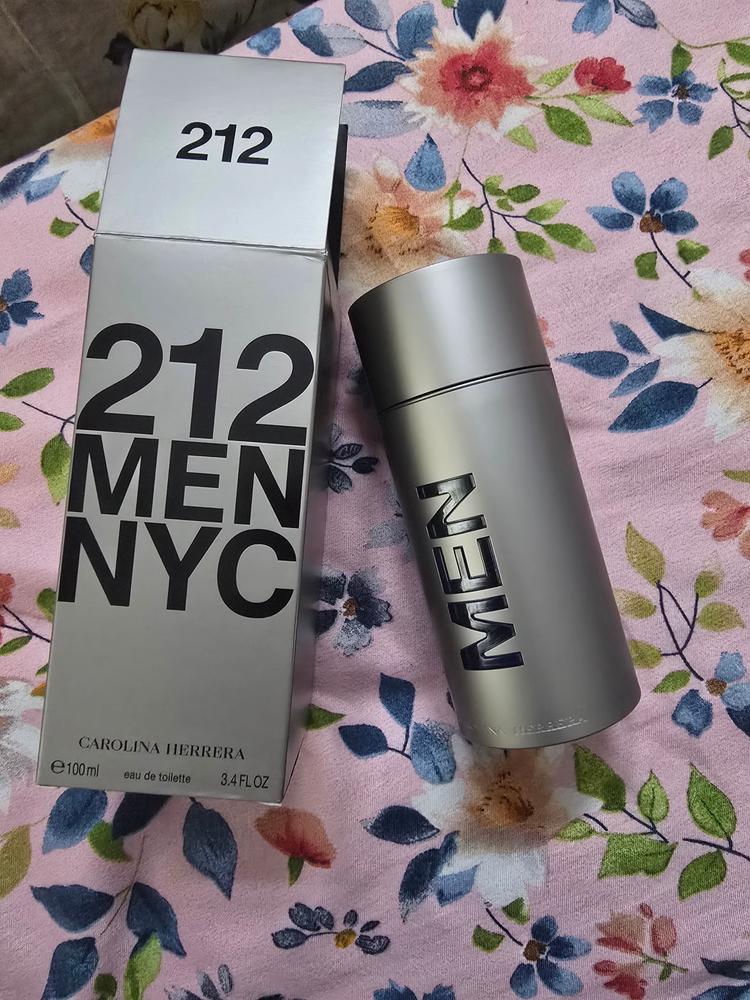 Carolina Herrera 212 NYC Eau de Toilette for Men - Customer Photo From Narayan Sahoo