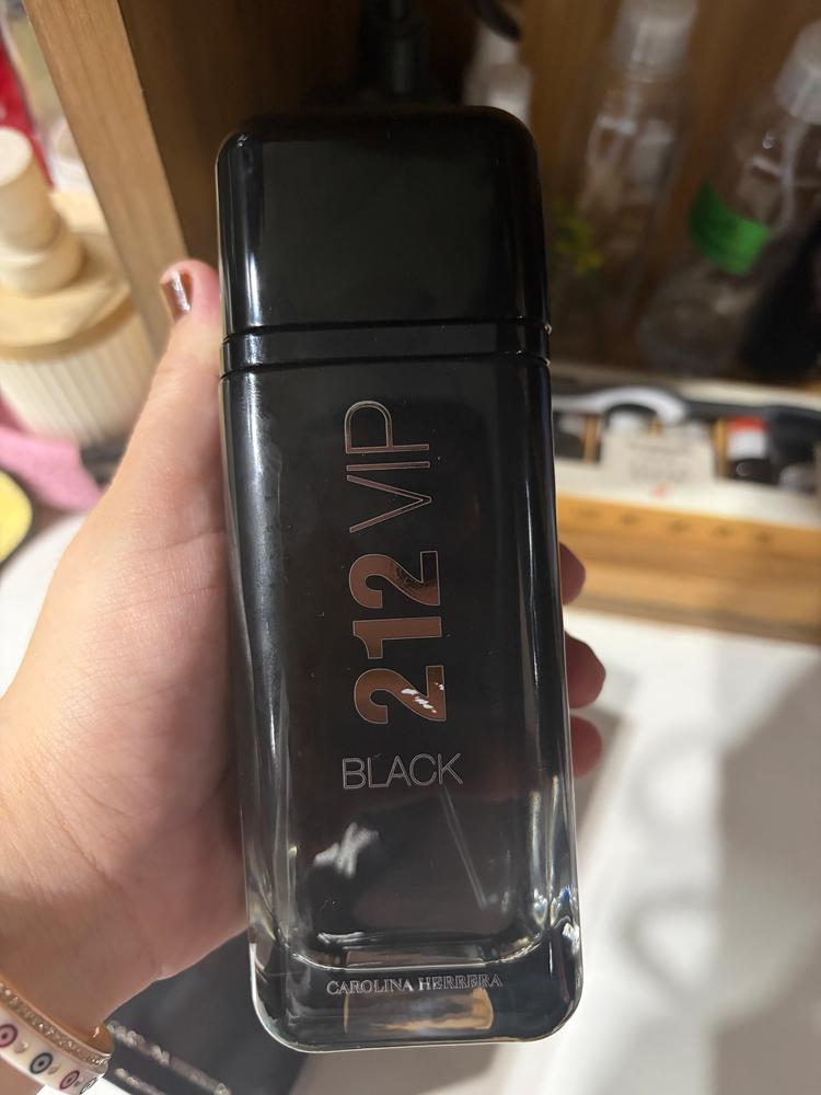 Carolina Herrera 212 VIP Black Eau de Parfum for Men - Customer Photo From Deepali Kakkar
