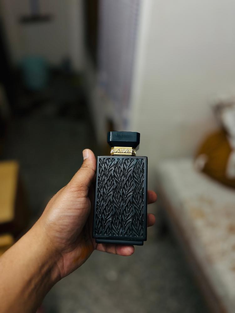 Ahmed al Maghribi Blu Oud Eau de Parfum for Men - Customer Photo From Dr. Mayank Mishra