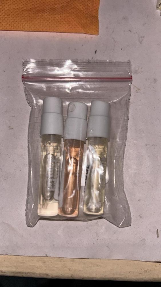 Lattafa Ana Abiyedh Sampling Set ( Ana Abiyedh, Rouge, Coral, Scarlett) 4 x 1ml - Customer Photo From Nisha Khan
