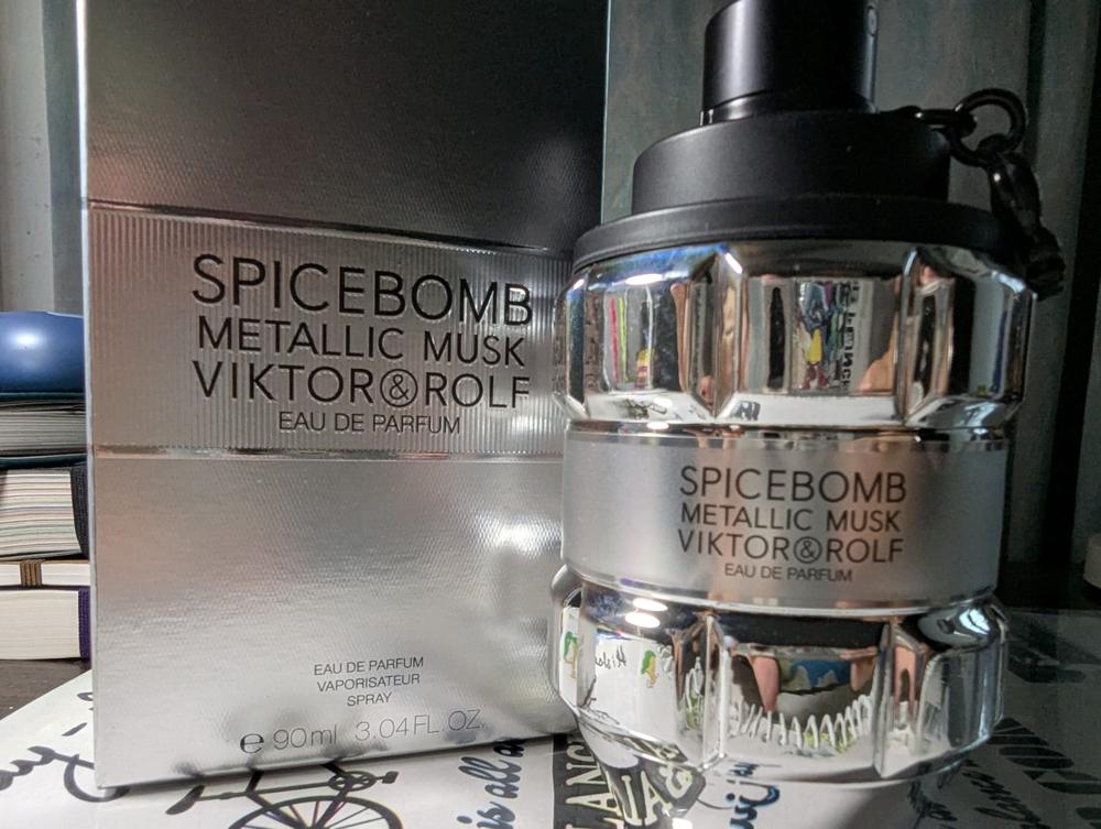 Viktor & Rolf Metallic Musk Eau de Parfum - Customer Photo From Akshat Singh