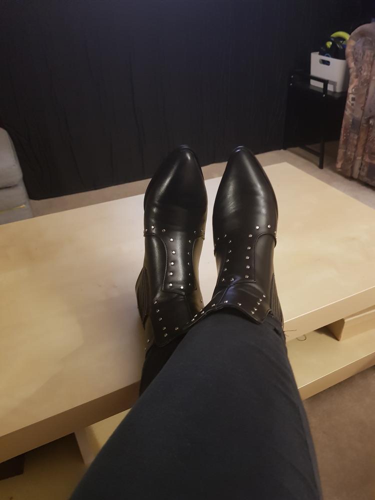 Queen of Thieves Black Boot - Customer Photo From Sascha