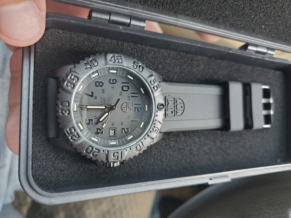 luminox 3051 blackout evo navy seal swiss dive watch