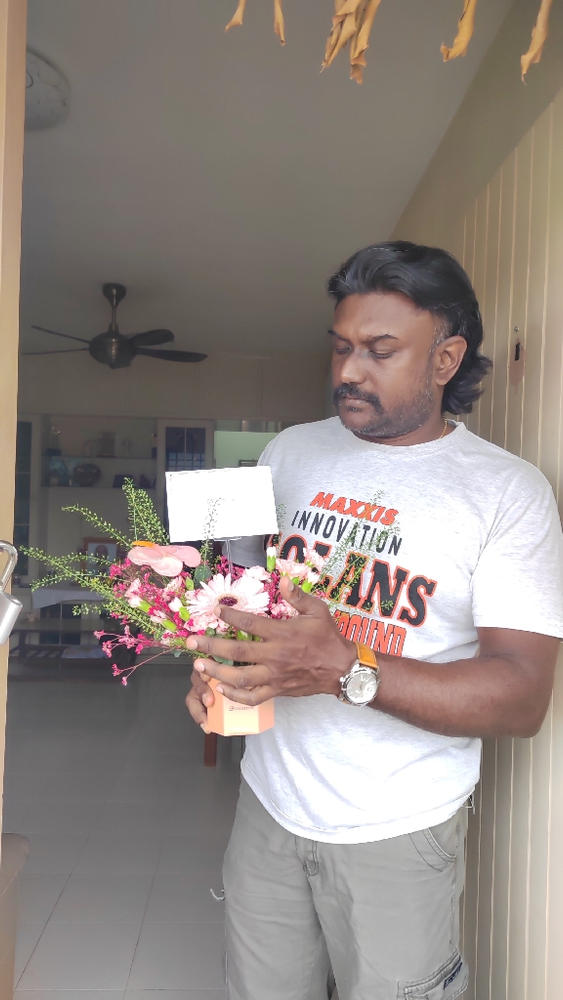 Ariel Gerbera Mini Flower Box - Customer Photo From Ananthi V.