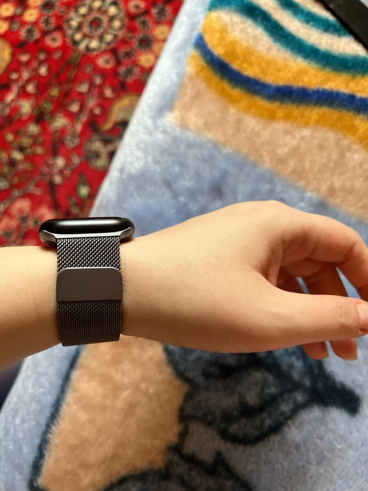 Apple Watch 42mm-44mm Magnetic Milanese Strap - Black - Customer Photo From Hannan T.