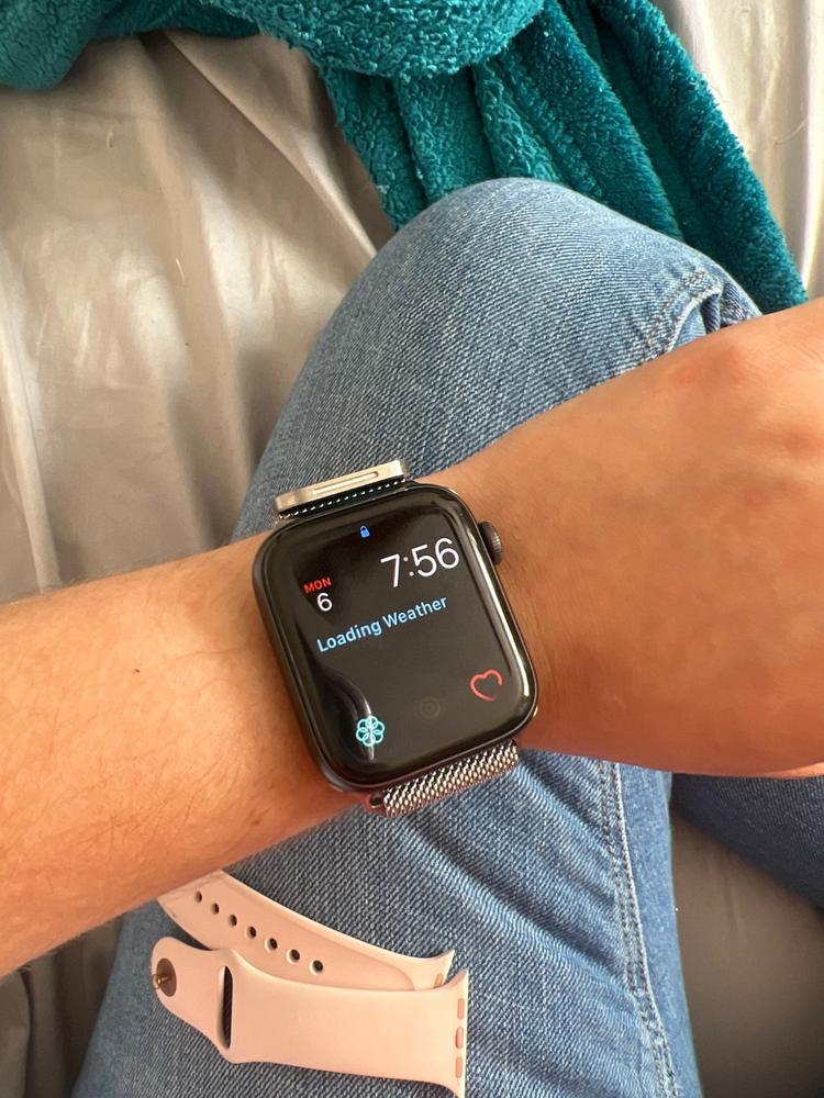 Apple Watch 42mm-44mm Magnetic Milanese Strap - Silver - Customer Photo From Shoaib 