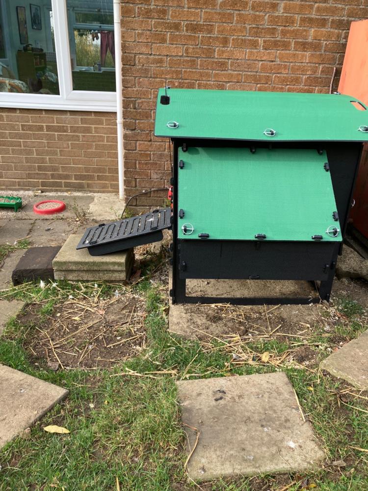 Plastic Chicken Coop EasyClean Red Mite Resistant