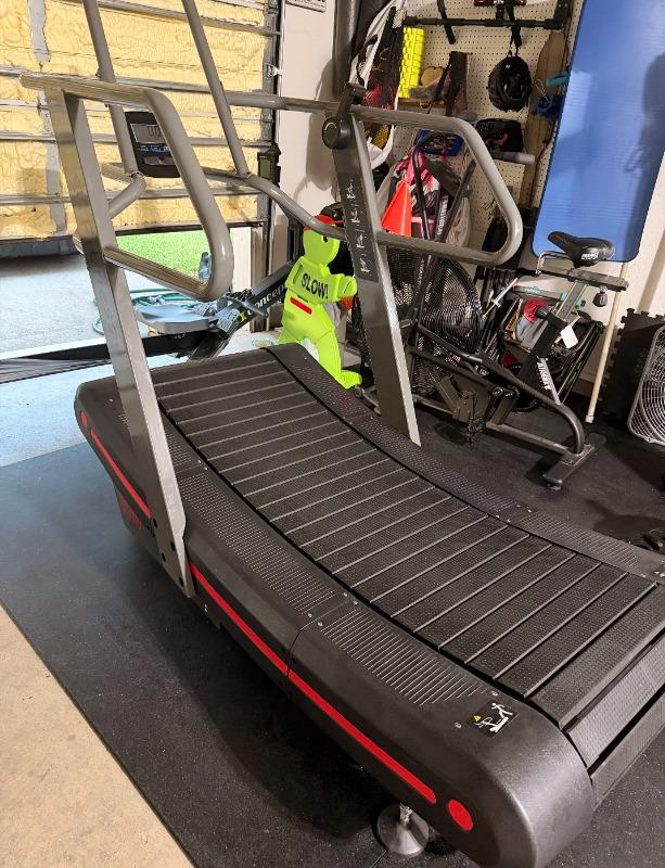 SB Fitness CT700 Self-Powered Curved Treadmill — Strength