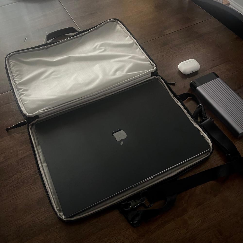 Dyota Laptop Sleeve - Customer Photo From Long Nguyen