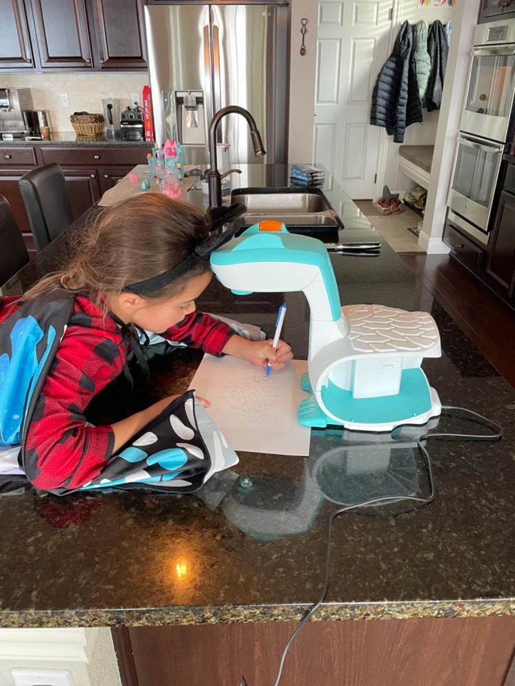 Flycatcher Toys - smART sketcher® 2.0 made Nadine Bubecks' top 10  Art-Infused and STEM Finds for kids! 👏🏼 The award-winning “sketcher  projector” makes your artistic dreams a reality. Out of the box