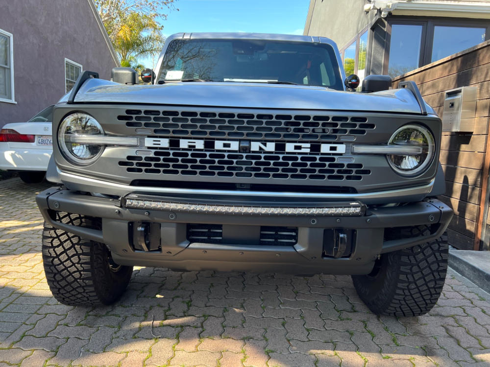 2021 - 2023 Ford Bronco PALADIN 180W Curved CREE XTE LED Bumper Bar - Customer Photo From Jaime C.