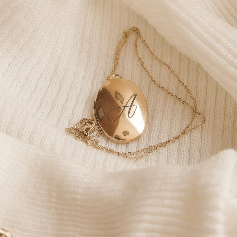 OVAL LOCKET | Baby Initial - Customer Photo From Sofia H.