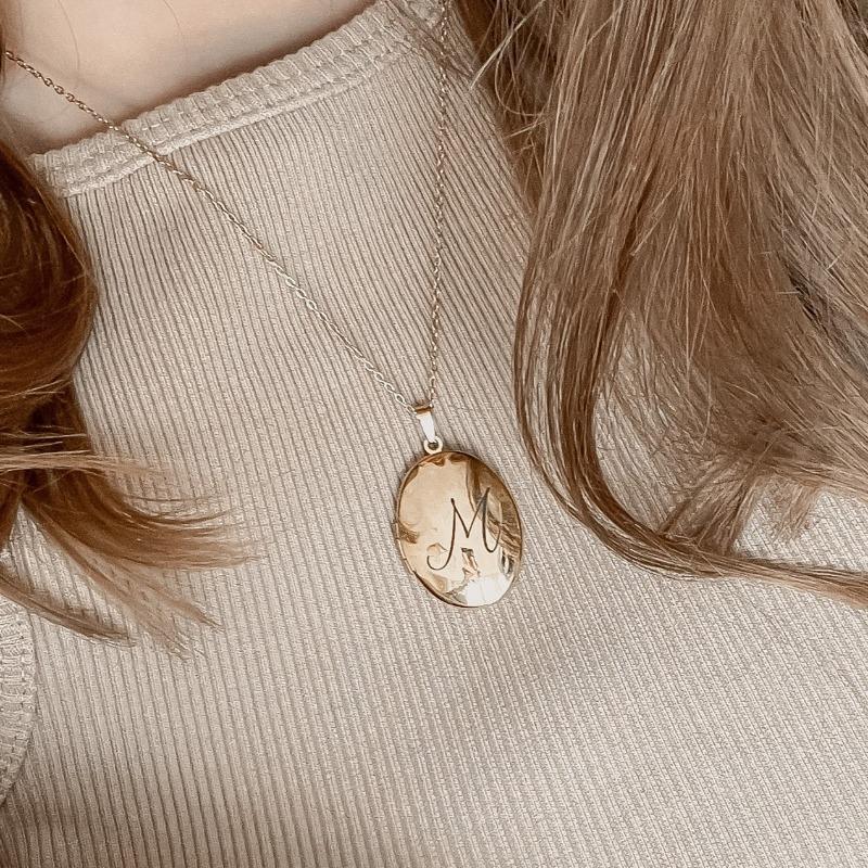 OVAL LOCKET | Baby Initial - Customer Photo From Isabelle A.