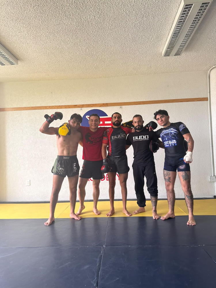 Marvel’s Wolverine Boxing Gloves - Customer Photo From Jovanny Ricardo Ramirez Santos