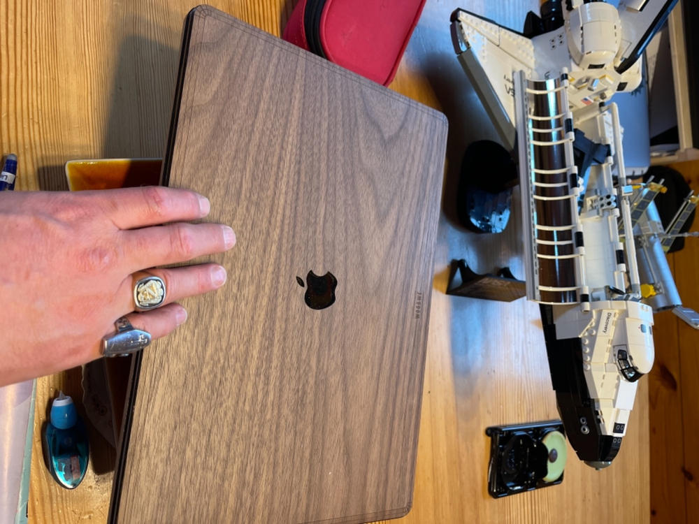 MACBOOK PROTECTIVE CASE - Made of Real Wood - Walnut - Customer Photo From Claude Exquis
