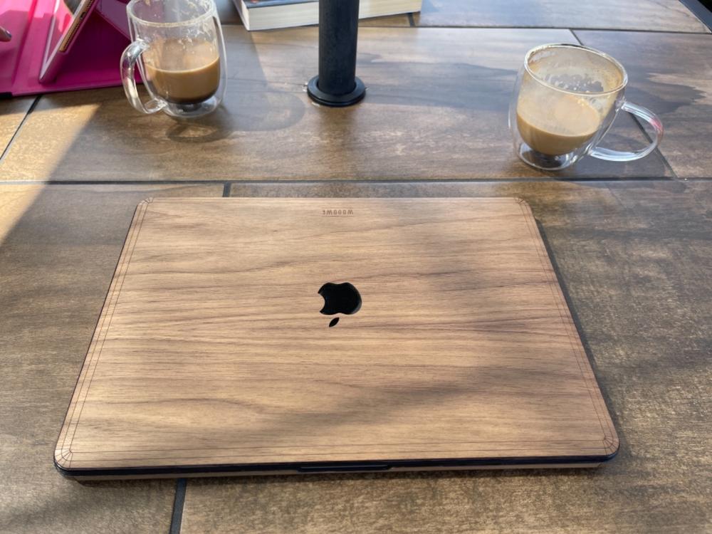 MACBOOK PROTECTIVE CASE - Made of Real Wood - Walnut - Customer Photo From Robert Blanchet