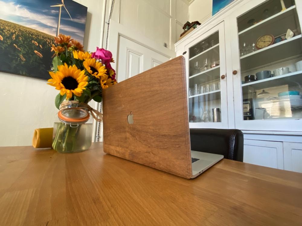 Macbook Wood Cover - Imbuia - Customer Photo From Gustavo Queponds