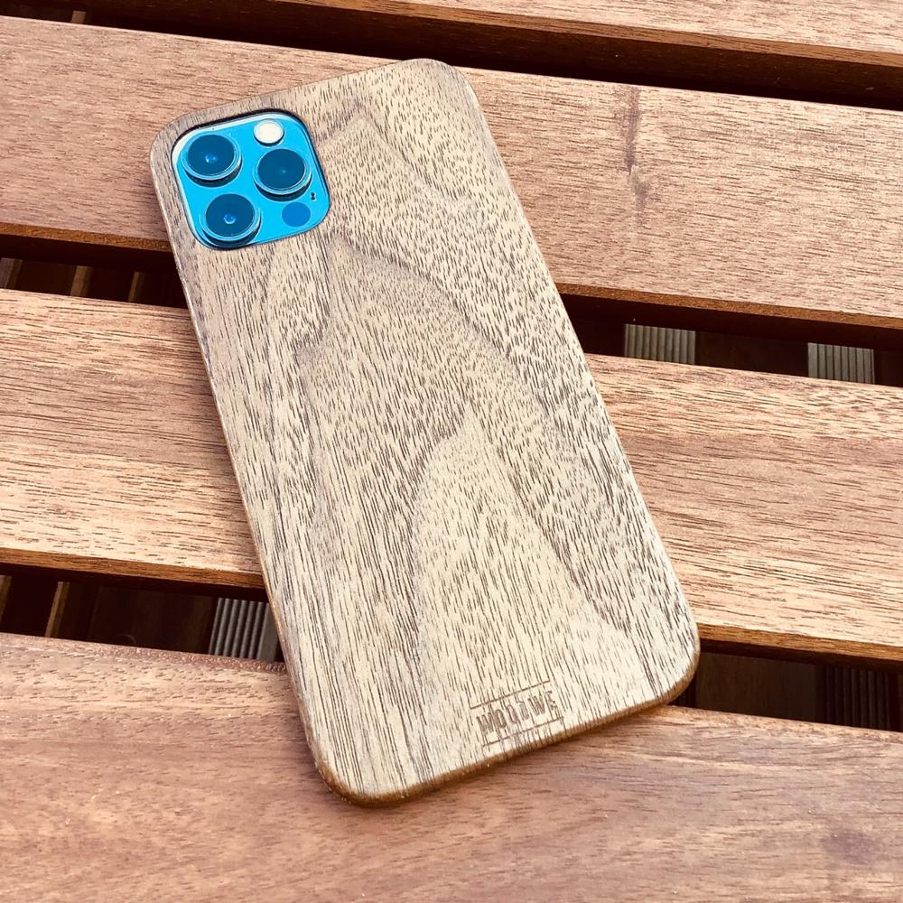 IPhone Case - Walnut Hard Wood - Customer Photo From Matthias Dinkel