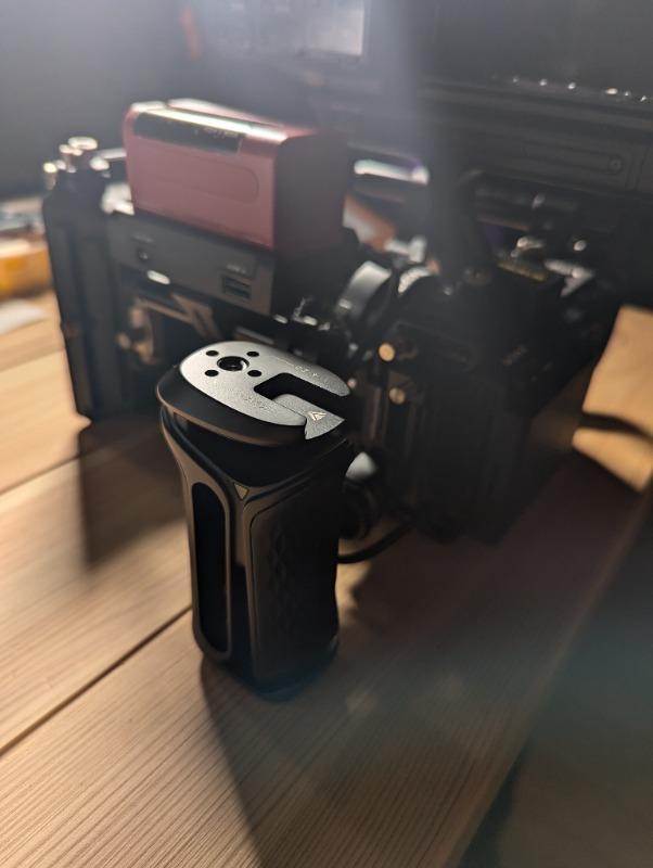 Tilta Xeno Side Handle - Black, 1/4"-20 with Locating Pins - Customer Photo From Anait Sagoyan