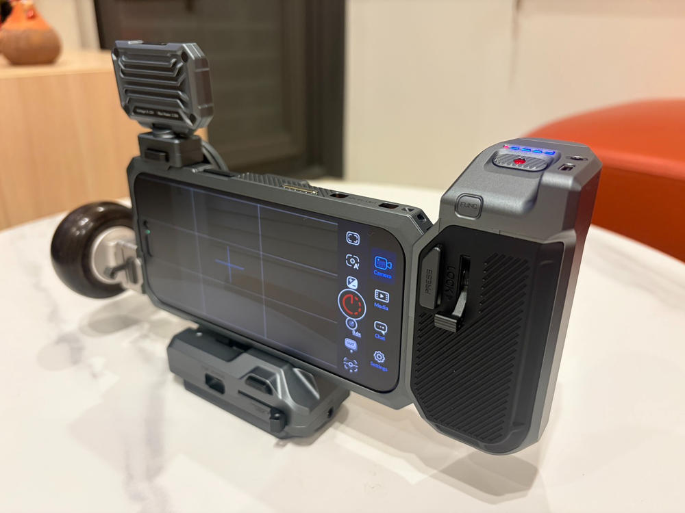 Khronos iPhone 17 Pro/Pro Max Street Snap Kit - iPhone 17 Pro, Space Gray - Customer Photo From 勛傑 范