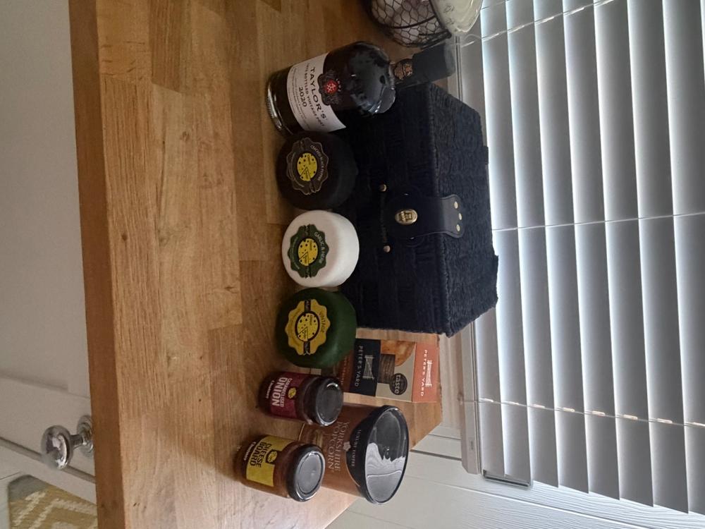 Port & Cheese Deluxe Hamper - Customer Photo From Linda Mcguinness