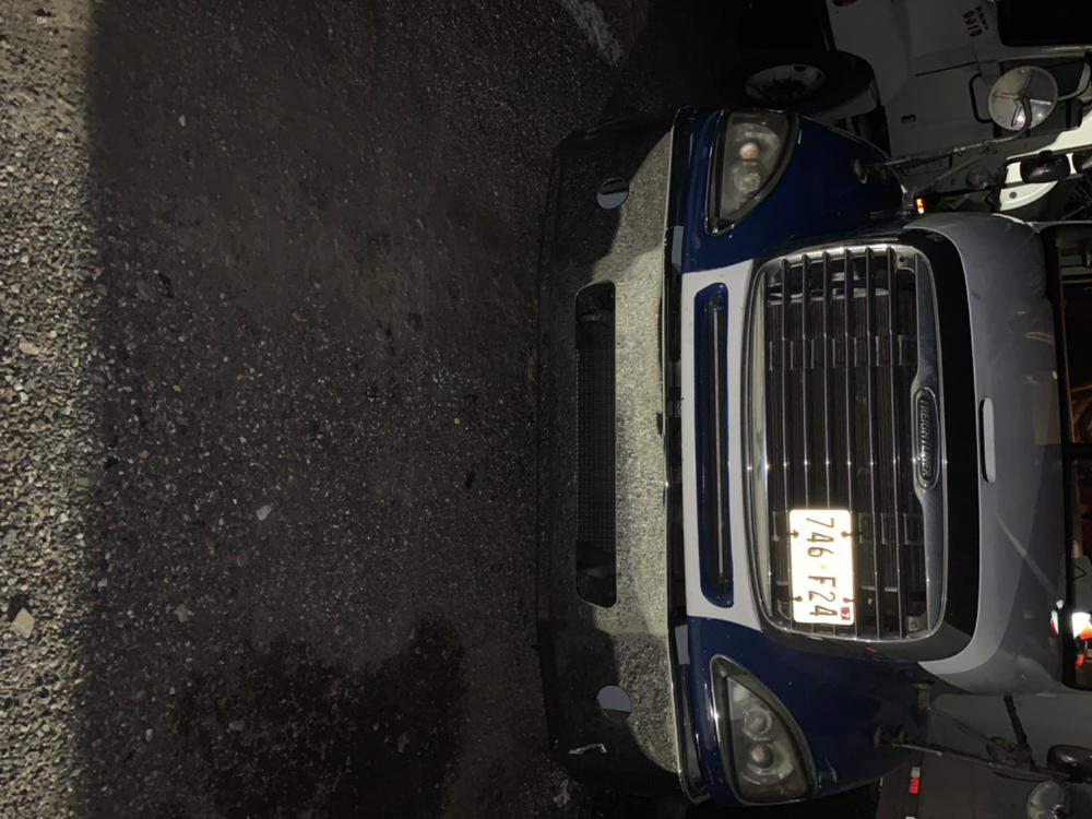 18” Chrome Bumper Fits Century 2005-2007 / Columbia 2003-2007. Aerodynamic Cut, Wrap Around, Round Fog Light And Large Center Tow Holes fits Freightliner Century / Columbia - Customer Photo From Josue Maceda