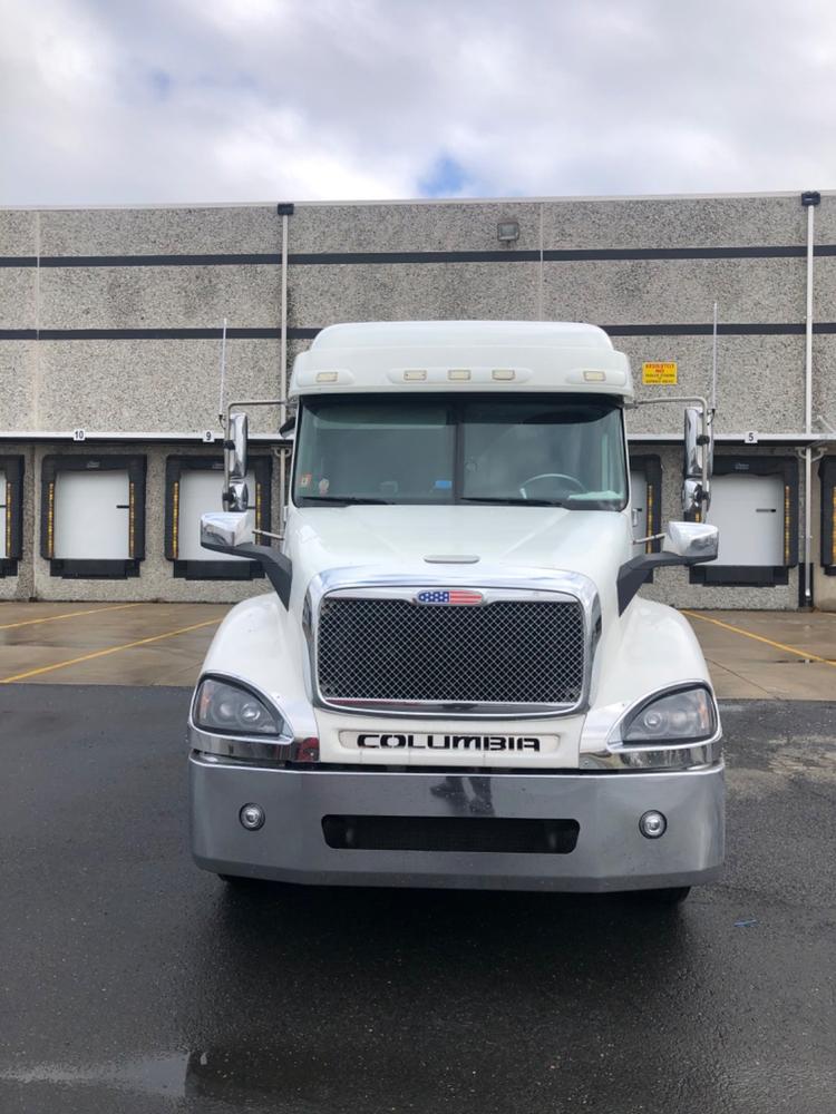 18” Freightliner Century / Columbia Chrome Bumper Fits Century 2005-2007 / Columbia 2003-2007. Aerodynamic Cut, Wrap Around, Round Fog Light And Large Center Tow Holes - Customer Photo From Jacobo De La Rosa