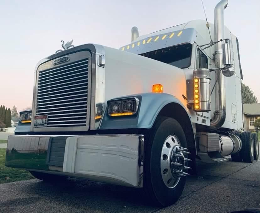 20” To 18” Visor V-Style 10 Hidden Lights Hole fits Freightliner Classic/Fld Condo - Customer Photo From Cody R.
