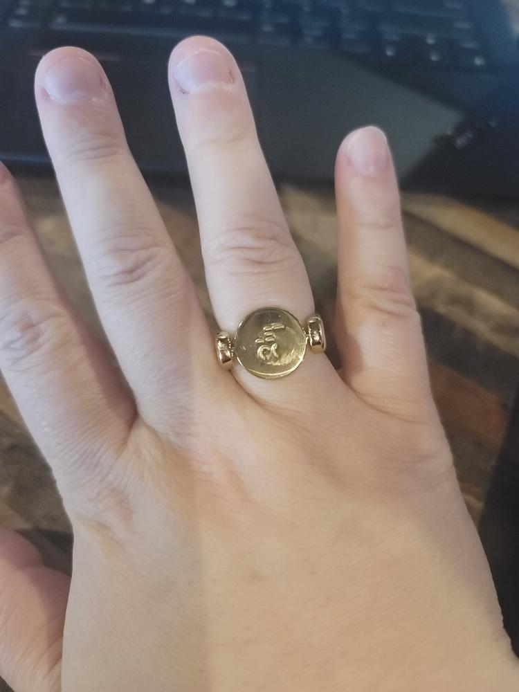 LET GO Fidget Ring - Customer Photo From Holly W.