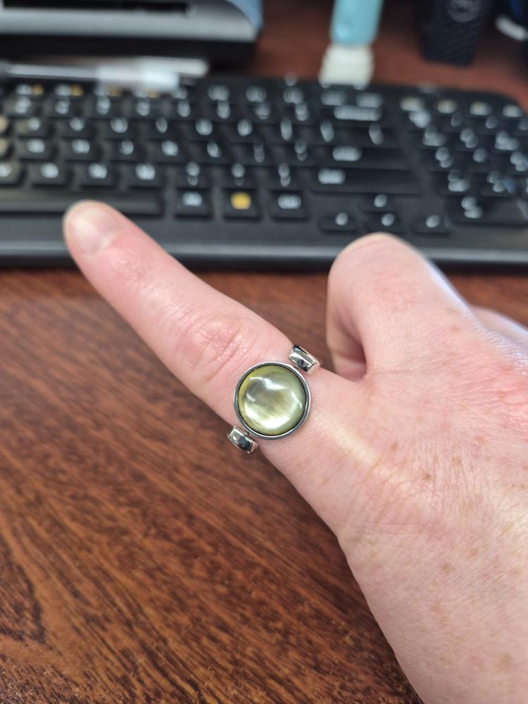 Gray Shell Crystal Fidget Ring - Customer Photo From Chavva Yurkonis