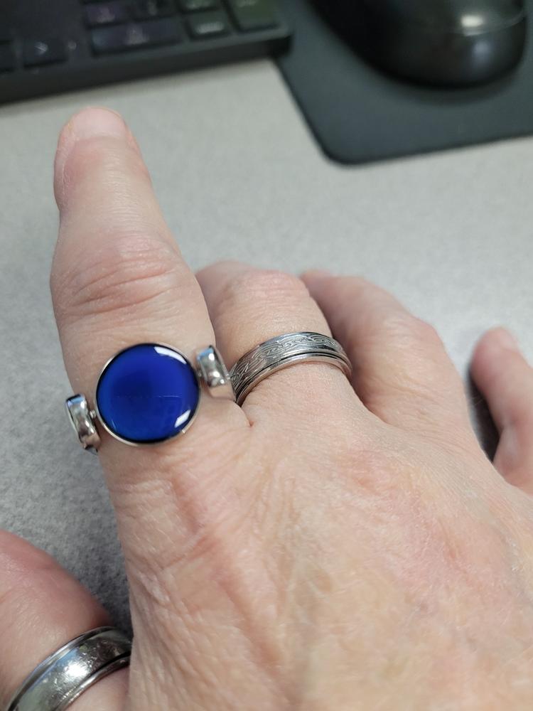 Mood Color-Changing Click n Spin Fidget Ring for Anxiety - Customer Photo From Catrina H.