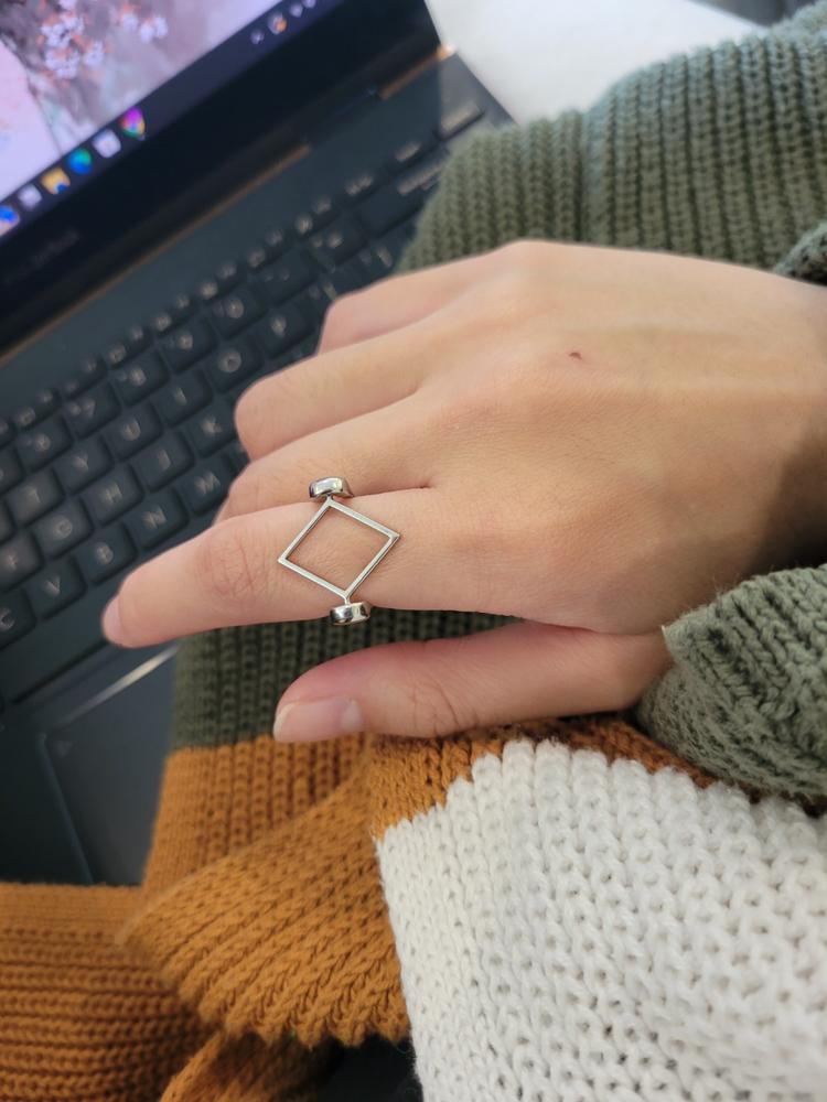 Diamond-Shaped Fidget Ring - Customer Photo From Justine B.