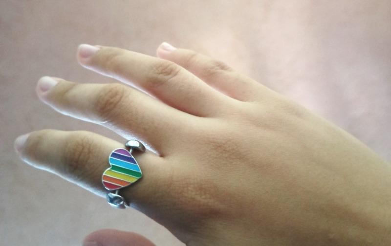 Heart-Shaped Rainbow Chroma Stripe Spinner - Customer Photo From Daniela C.