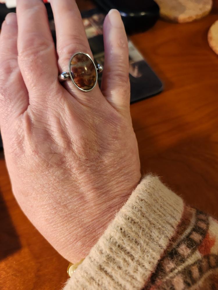 AlaDune™ Oval Crystal Fidget Ring - Customer Photo From Louise Malone