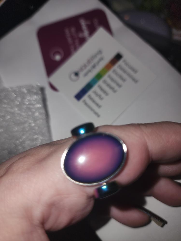 Mood Color-Changing Oval Fidget Ring - Customer Photo From Kendra