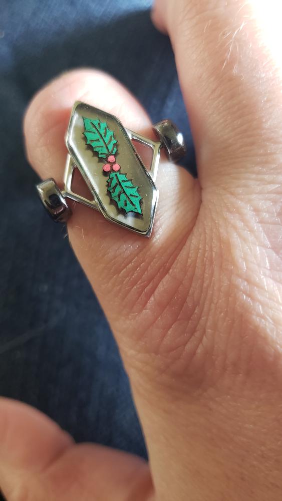 Holly Leaves TwinPoint™ Vessel Element - Customer Photo From Annie Eich