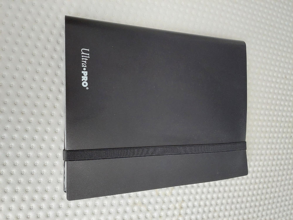 Eclipse 9-Pocket PRO-Binder - Customer Photo From Corentin B.