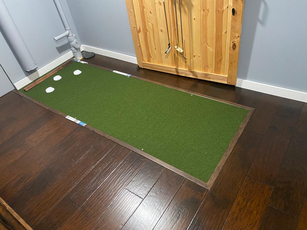 Tour-Quality Indoor/Outdoor Golf Putting Green