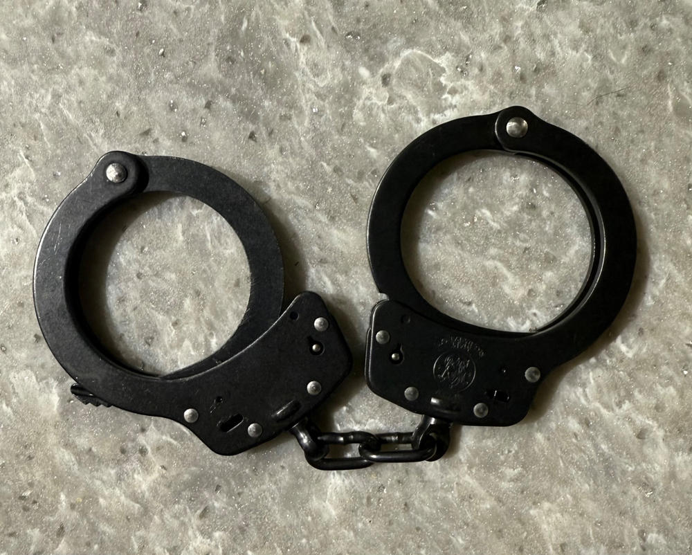 Smith and Wesson Blued Chain Handcuff